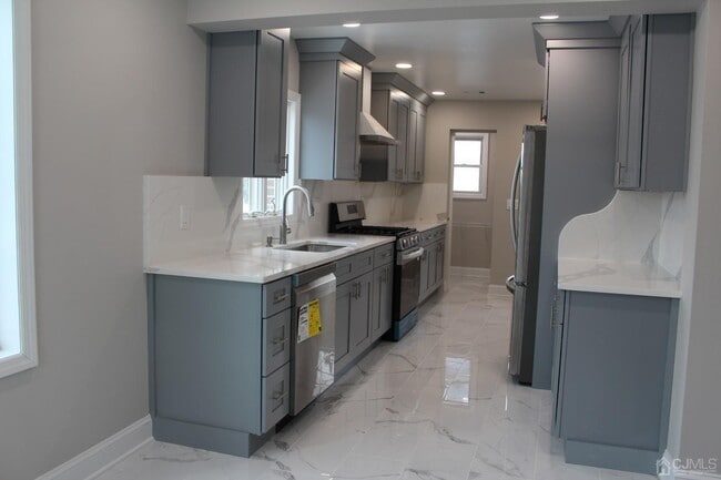 Building Photo - 147 Clinton St