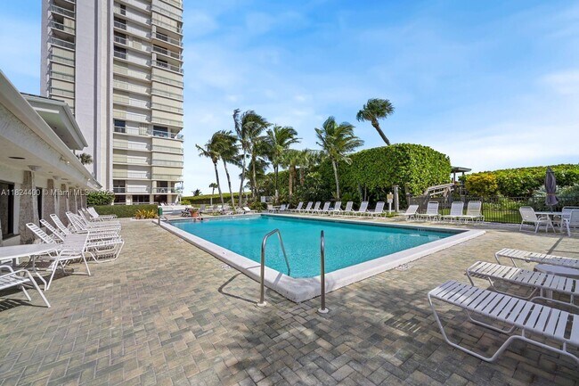 Building Photo - 9940 S Ocean Dr