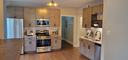 Building Photo - 2228 Kenmore