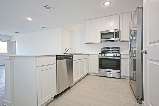 Building Photo - 2423 Shady Grv