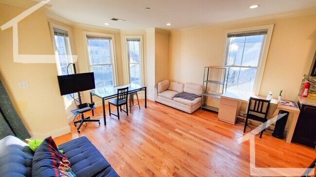 Building Photo - 151 Kenrick St