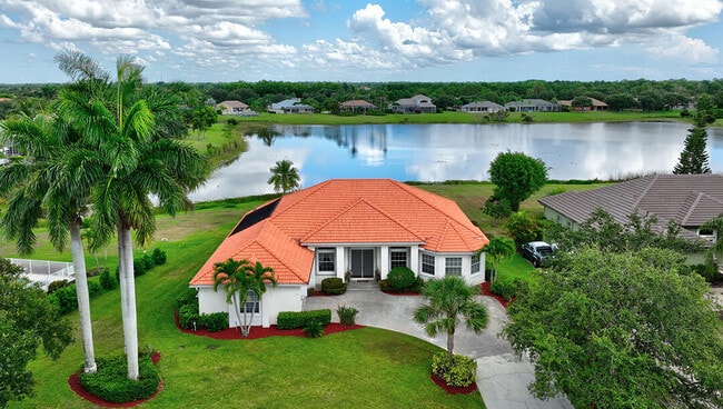 Primary Photo - 4826 SW Lake Grove Cir