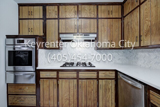 Building Photo - 10912 N Blackwelder Ave