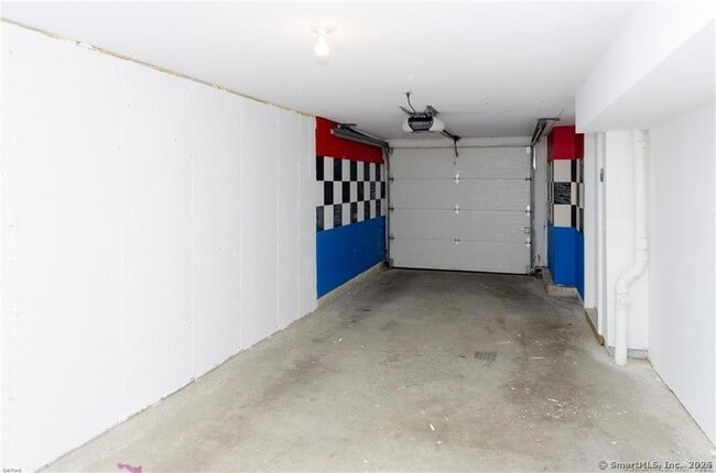 Building Photo - 527 W Thames St