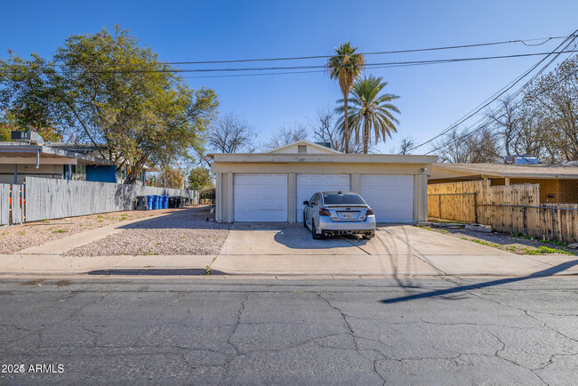 Building Photo - 329 S Pioneer