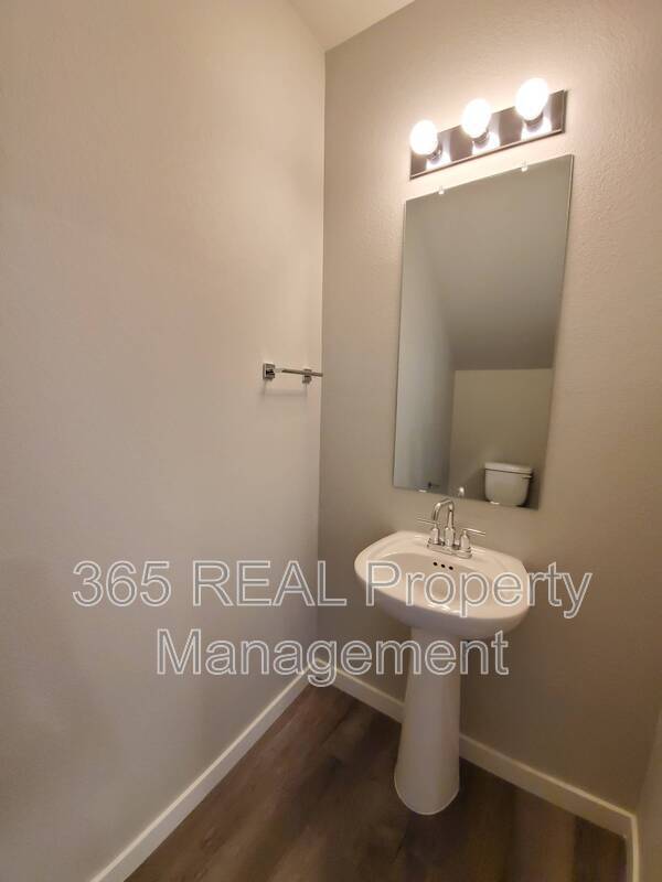 Building Photo - 701 Applegate Trail