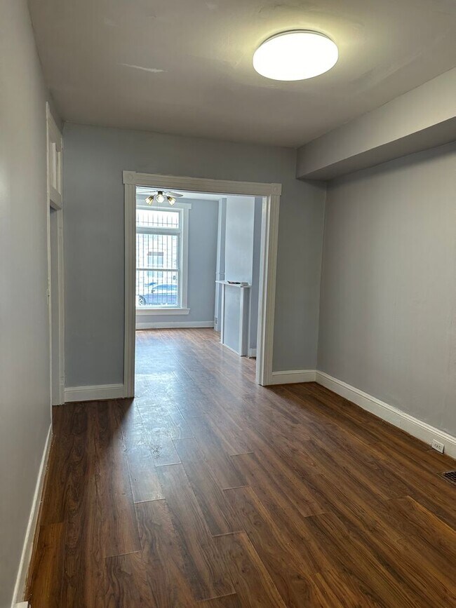 Building Photo - Spacious Rooms! Hardwood Flooring Througho...