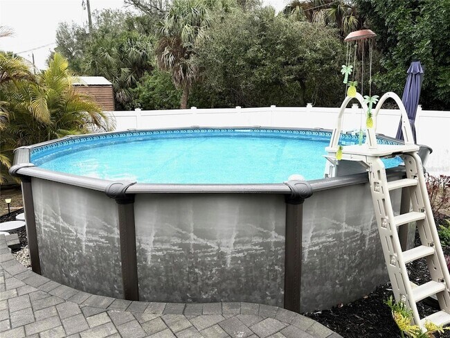 Building Photo - 2122 Winningway St