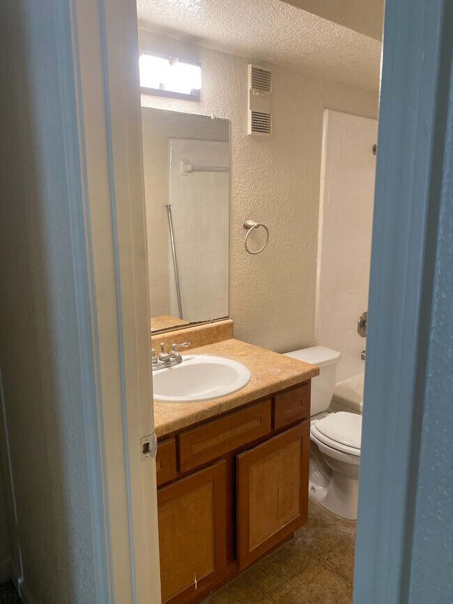 Building Photo - 8100 Creekbend Dr