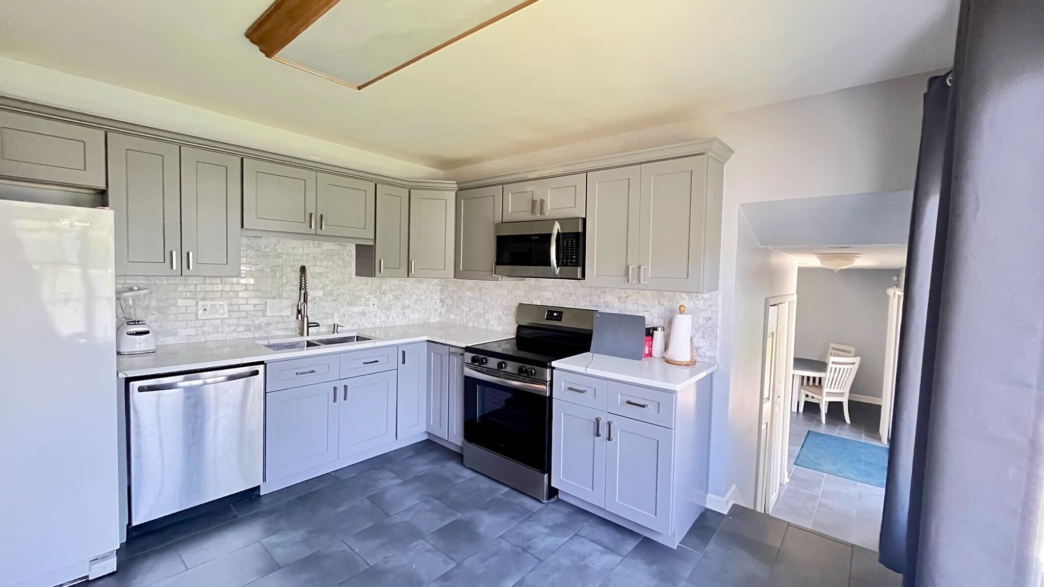 Kitchen - 2025 S Ocean Dr
