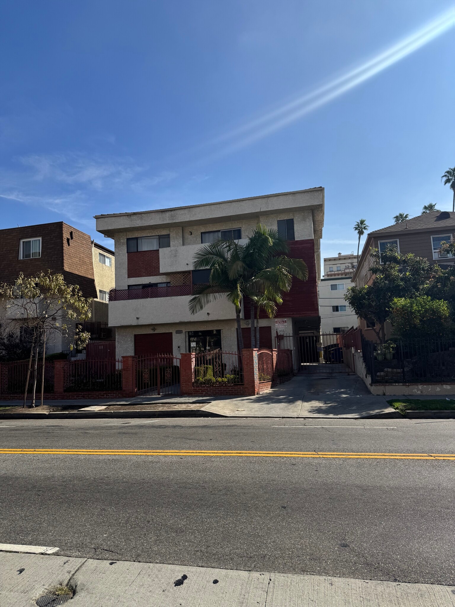 Building Photo - 142 S Normandie Ave