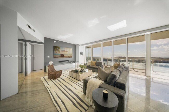 Building Photo - 450 Alton Ct