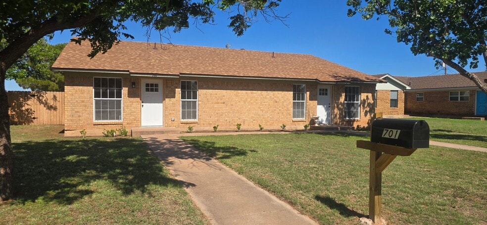 Building Photo - 701-703 Chaparral Cir