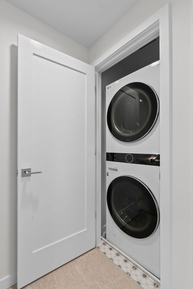 Building Photo - ULTRA-MODERN Townhome w/AC and Views in the Heart of Eastlake!