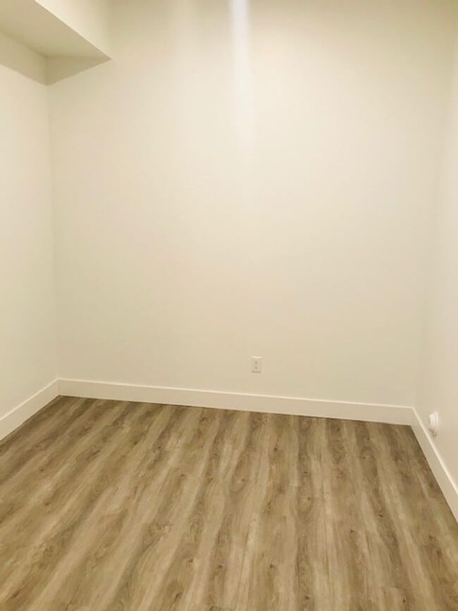 Building Photo - Beautiful new construction townhouse with quartz countertops and 2 car garage