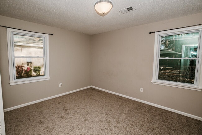 Building Photo - 3-Bedroom with 2 Full Baths Home in Charleston – Spacious 1,752 Sq