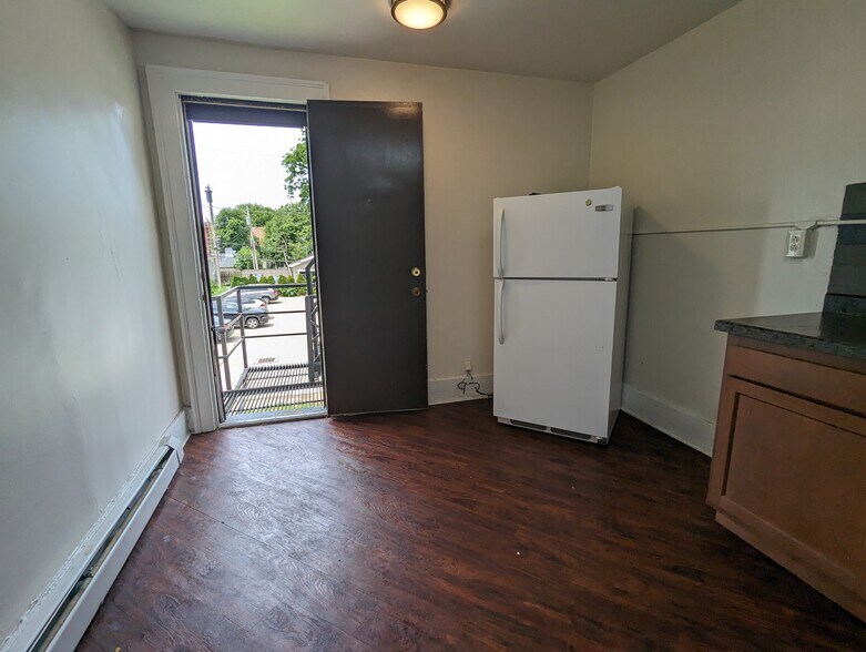 Building Photo - 608 Elmwood Ave