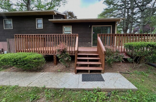 Building Photo - Spacious 3 Bed, 2 Bath Home in Arden With Large Finished Basement - Available Now!