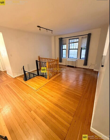 Building Photo - 460 Park Dr