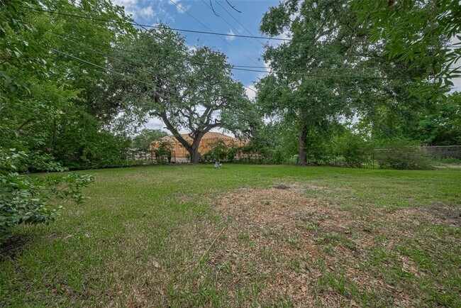 Building Photo - 7702 Darnay Dr