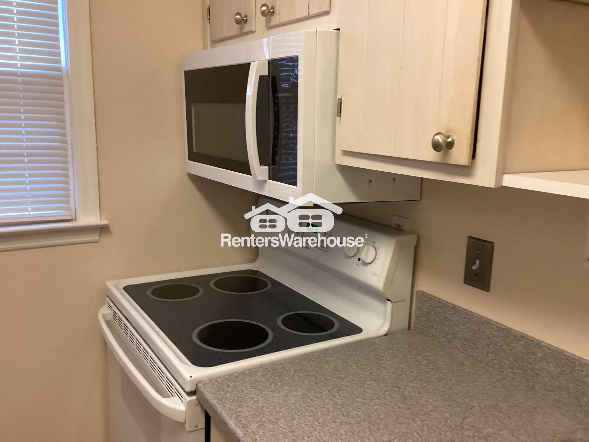 Building Photo - 6700 Roswell Rd NE