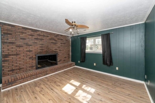 Building Photo - 2620 Lesa Ln