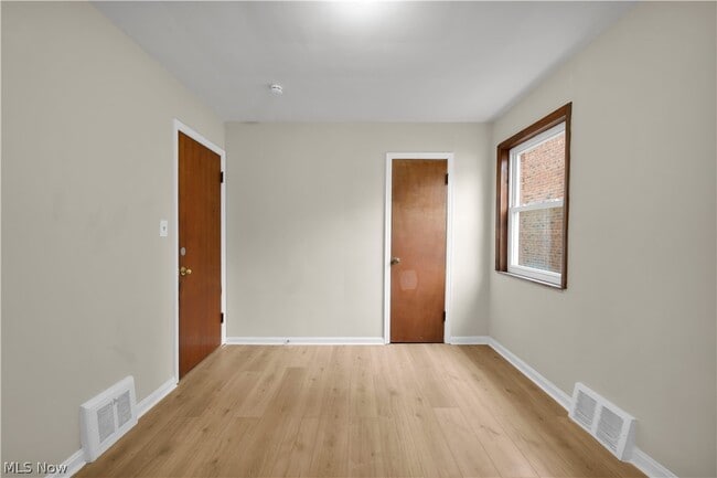 Building Photo - 478 E 222nd St