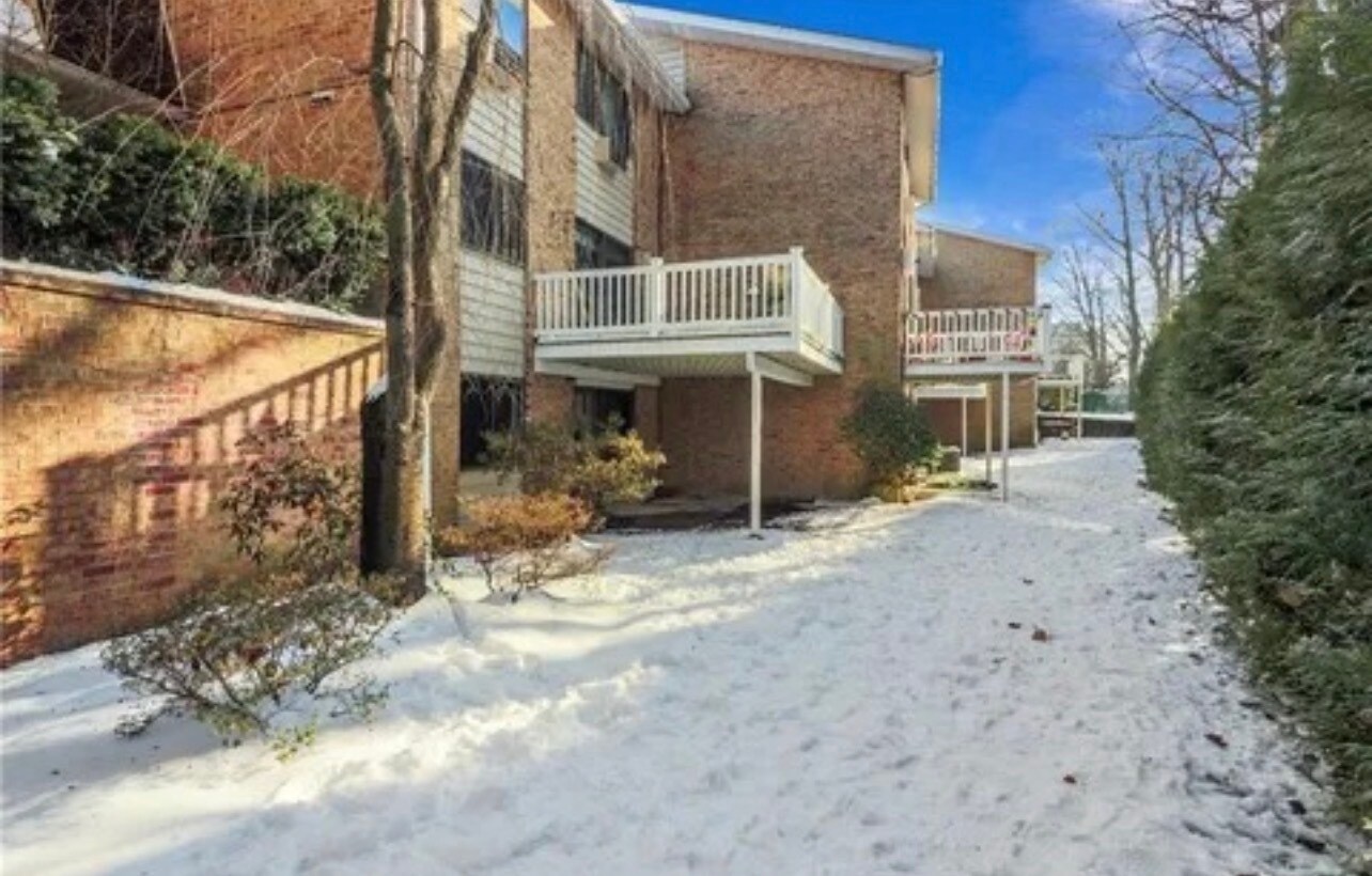 Building Photo - 180 Glenbrook Rd