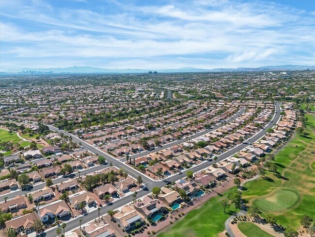 Building Photo - 2652 Youngdale Dr