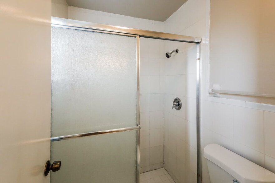 Building Photo - 333 W Riverbend Dr