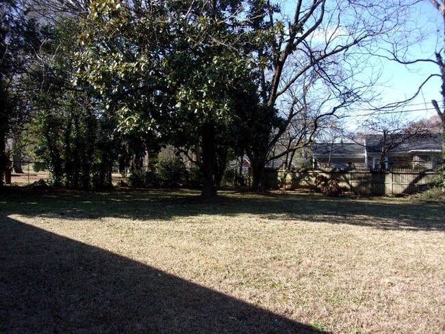 Building Photo - 917 Cherry Rd