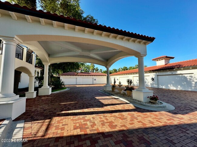 Building Photo - 5090 Riverside Dr