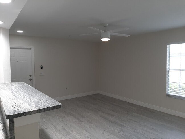 Building Photo - 1769 Four Mile Cove Pkwy