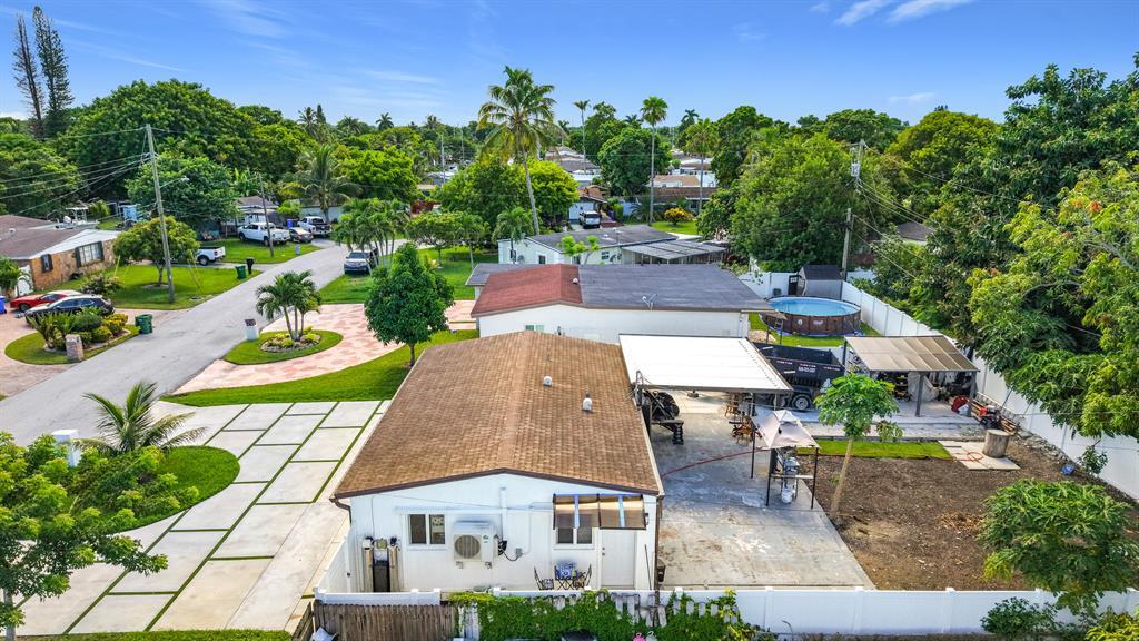 Building Photo - 6135 NW 24th Ct