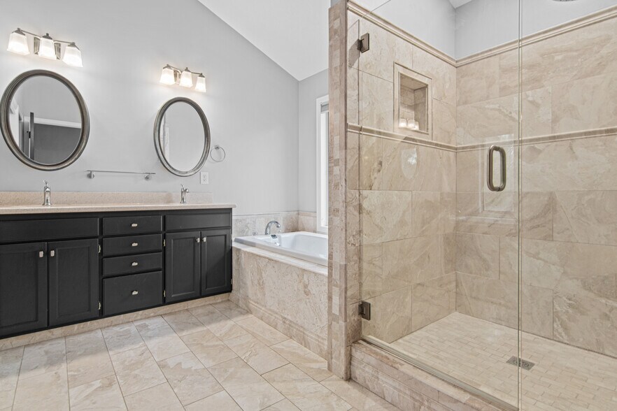 Building Photo - 9039 Brentwood Trl