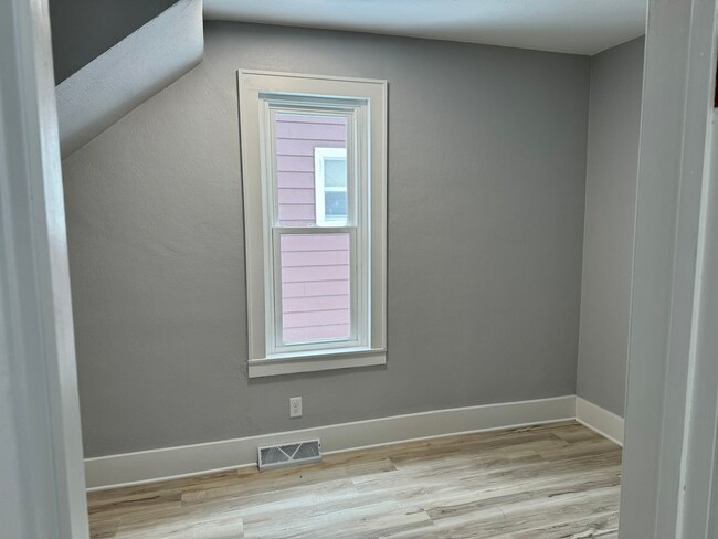 Building Photo - 3 Bedroom with a Possible 4th Bay City Ren...