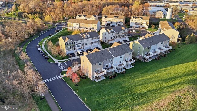 Building Photo - 1700 Beacon Ln