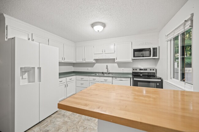 Building Photo - 45 Conestoga Way