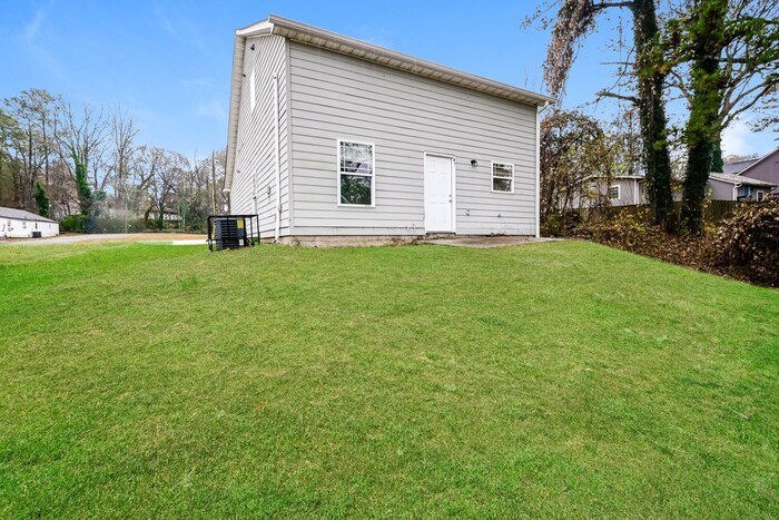 Building Photo - 2003 Reynolds Dr SW