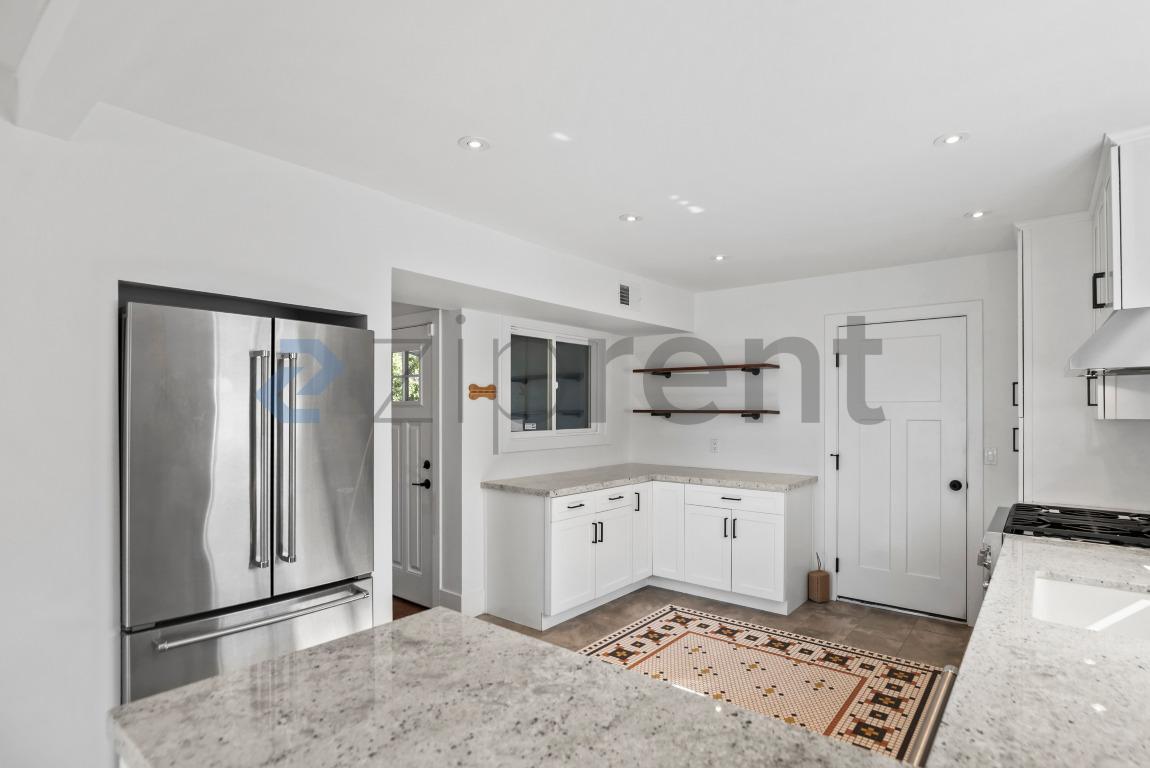 Building Photo - 1545 Crespi Dr