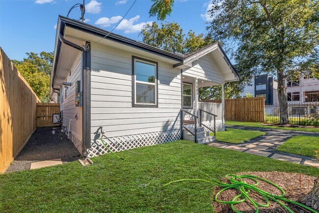 Building Photo - 3441 McGowen St