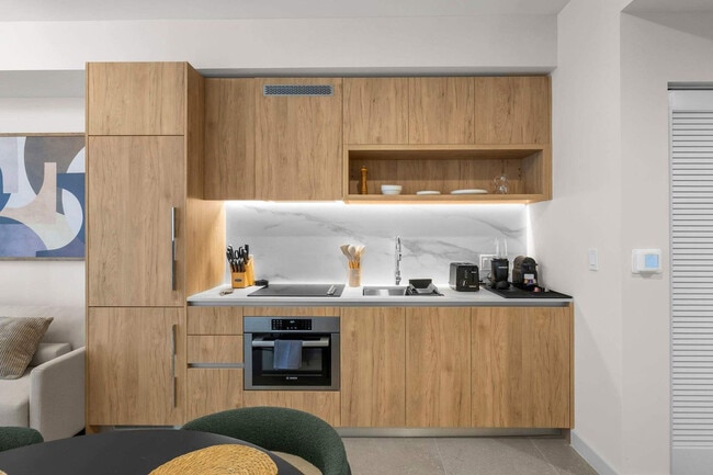 Building Photo - 11 NE 6th St