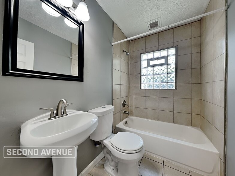Building Photo - 6535 Coffey St