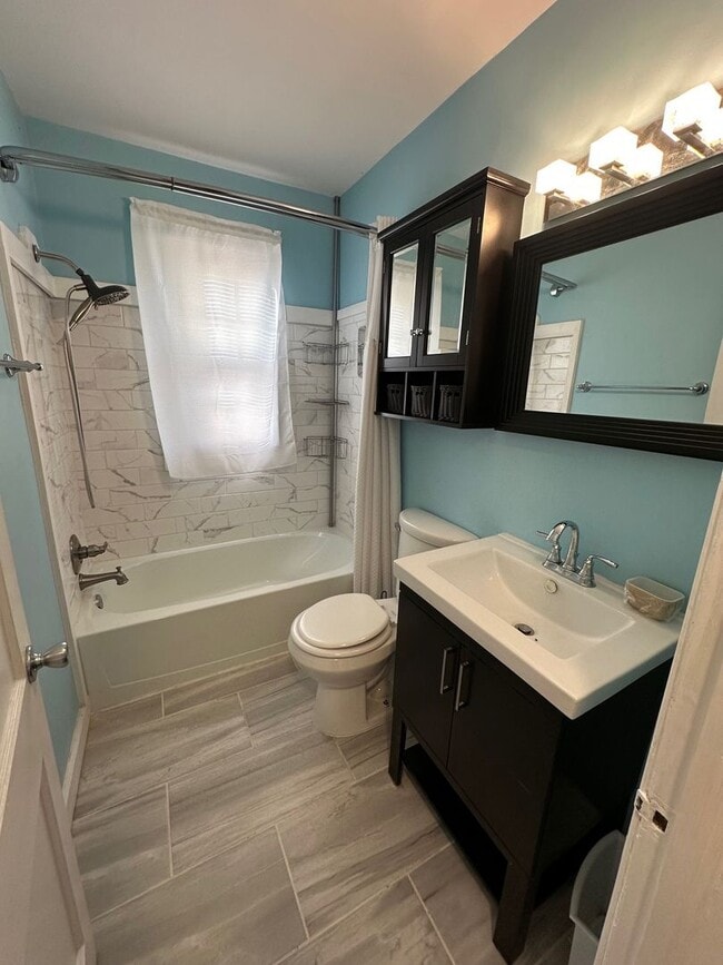 Building Photo - Burlington / Condo