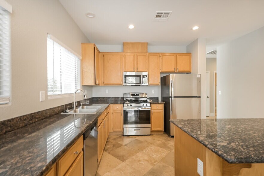 Building Photo - 11682 Autunno St