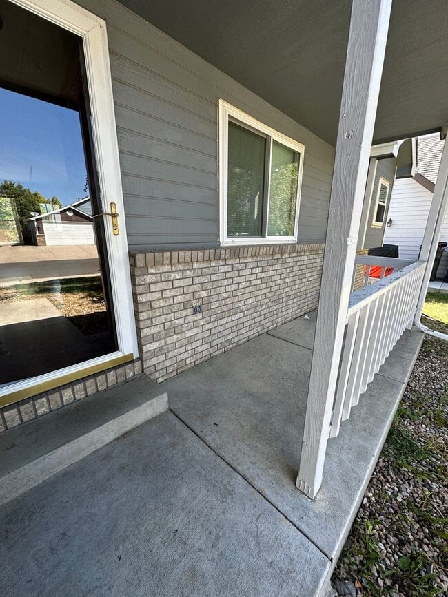 Building Photo - Spacious 5 Bedroom 3 Bath Home