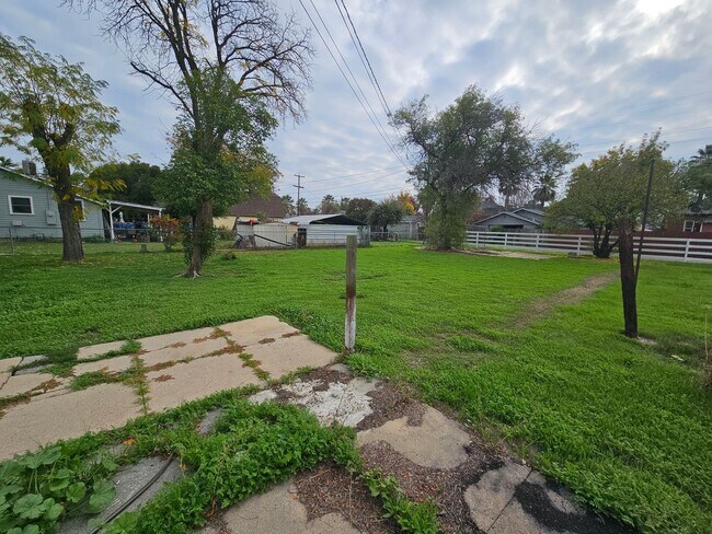 Building Photo - Duplex For Rent in Corning!