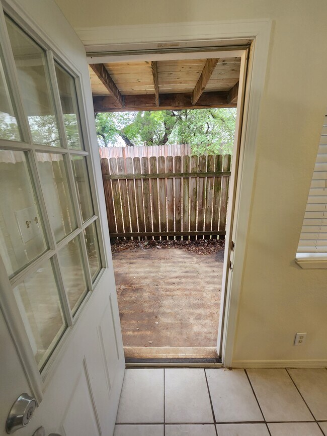 Building Photo - 3804 Rocky Hollow Trl