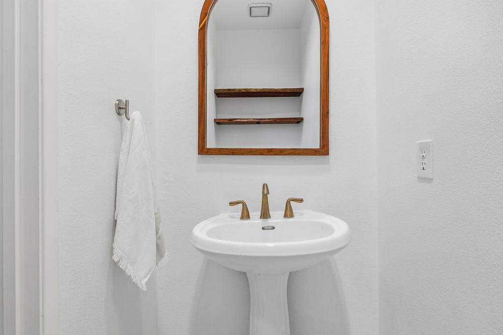 Building Photo - 501 Herondo St