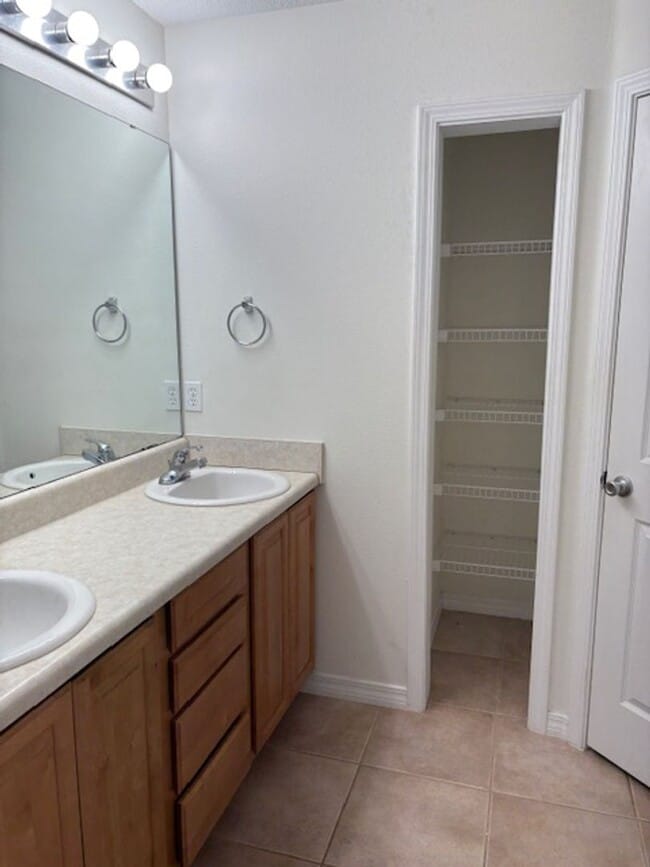 Building Photo - 1831 Sundown Dr